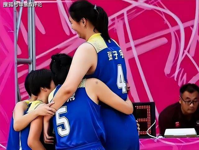 美女扒开粉嫩尿囗